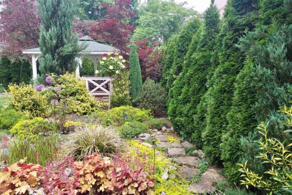 Апартаменты Hidden Gem Garden Краков Экстерьер фото